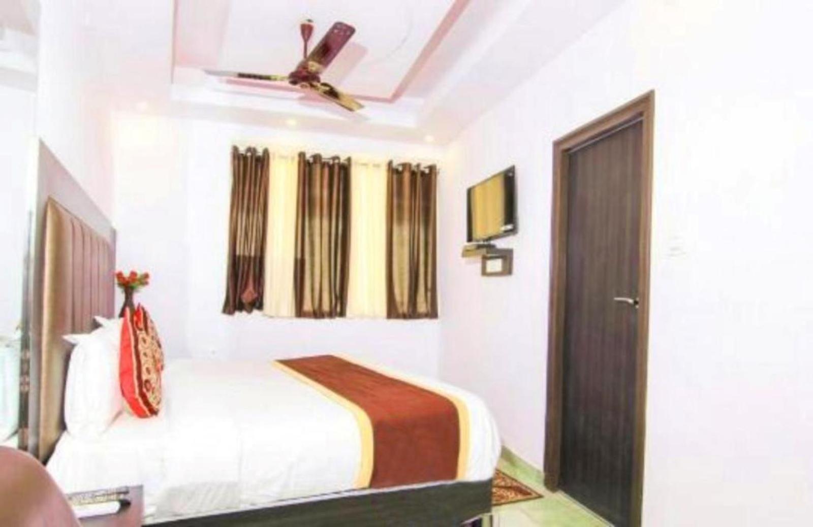 Dream - Le Cashew - Paharganj New Delhi